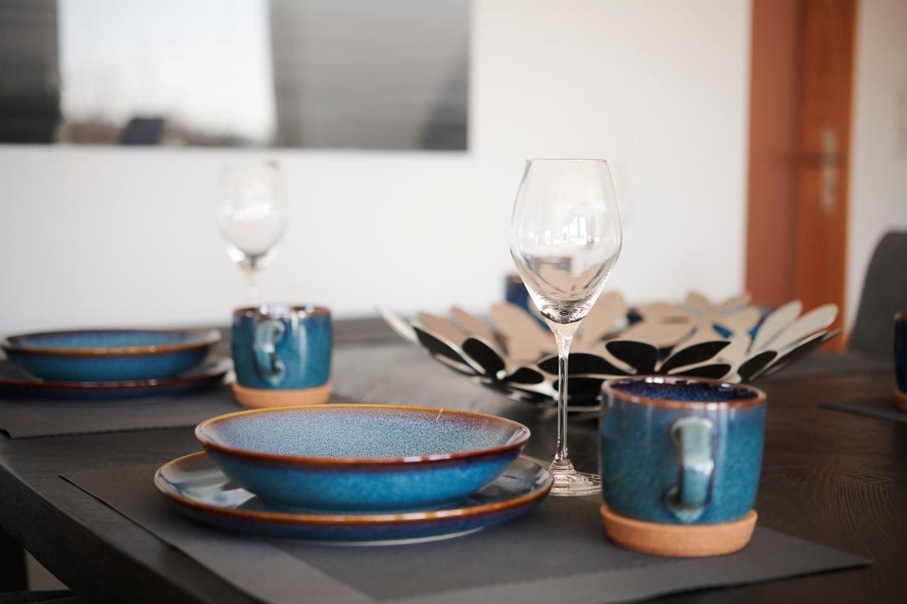 Appartement Grosszuegig & Stilvoll Parkplatz ,ruhige Lage, 5 Personen, Langzeit *