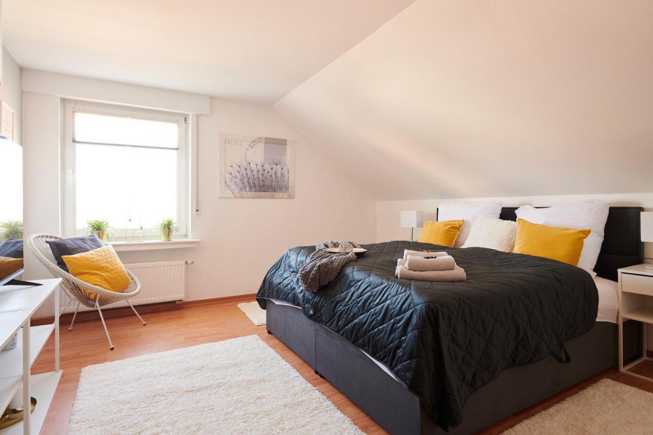 Grosszuegig & Stilvoll Parkplatz ,ruhige Lage, 5 Personen, Langzeit Apartment